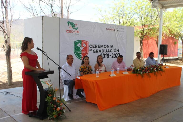 ACUDE PRIMERA DAMA A CEREMONIA DE GRADUACIÓN DE CECYTES LOS TANQUES