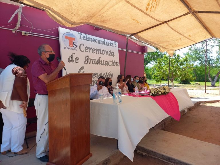 SE GRADÚAN ALUMNOS DE TELESECUNDARIA DE LOS TANQUES