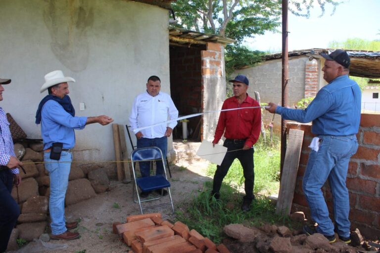 Mejorar situación de vivienda en comunidades es mi prioridad: Víctor Balderrama