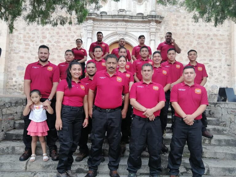 ENTREGAN UNIFORMES Y RECONOCIMIENTOS A BOMBEROS DE ÁLAMOS