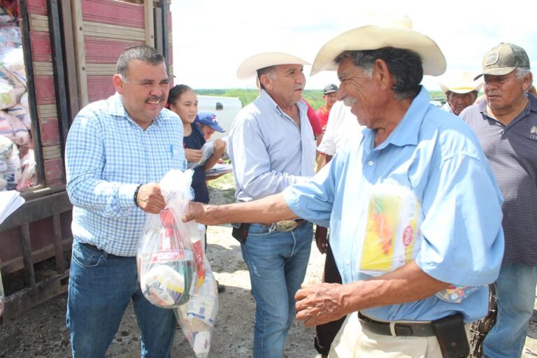 Acude alcalde Víctor Balderrama a comunidades de la Zona PLHINO a llevar ayuda humanitaria