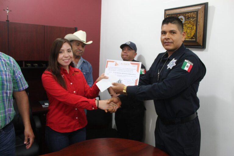 RECONOCEN A POLICÍAS DEL MES DE AGOSTO