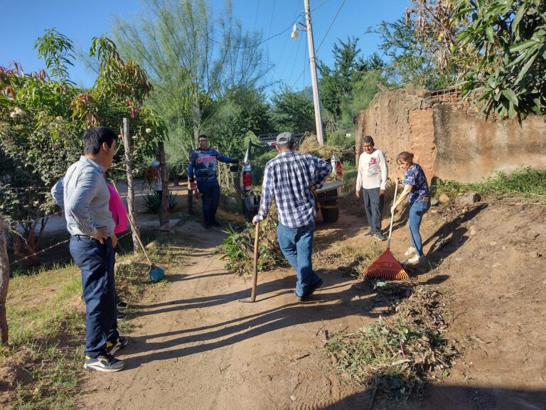 CONTINÚAN JORNADAS DE LIMPIEZA EN COLONIAS DE ÁLAMOS