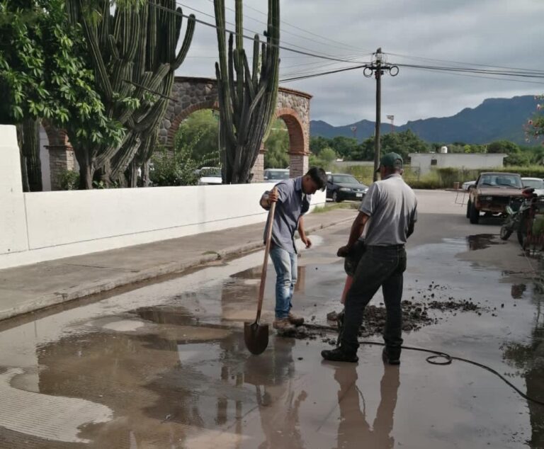 OOMAPAS REPARA BACHES Y REALIZA MANTENIMIENTO DE OBRAS EN COLONIAS