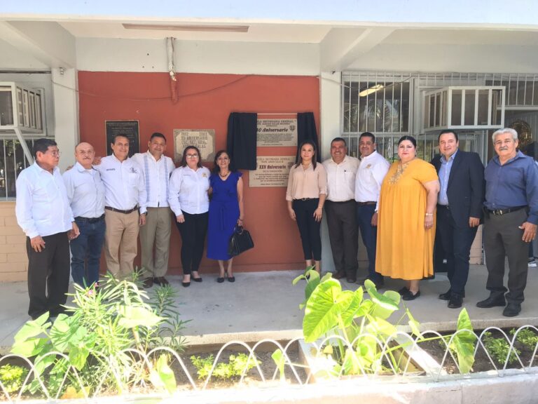Celebran 40 años de la escuela Secundaria Federal Adrián Salas Madera