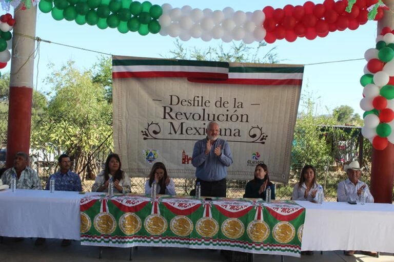 REALIZAN DESFILE POR REVOLUCIÓN MEXICANA EN EL MAQUIPO