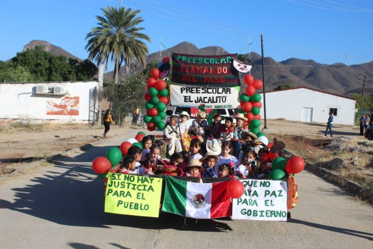 CELEBRA COMUNIDAD DE SAN BERNARDO DESFILE CONMEMORATIVO A LA REVOLUCIÓN MEXICANA