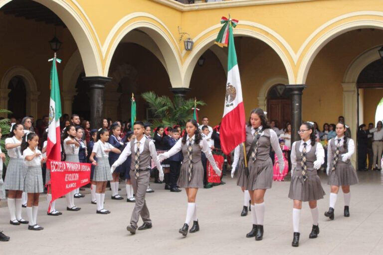 CELEBRA ÁLAMOS 112 ANIVERSARIO DE LA REVOLUCIÓN MEXICANA CON COLORIDO DESFILE