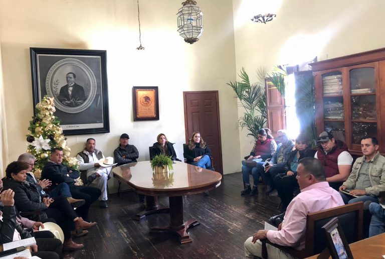 Alcalde Víctor Balderrama inicia año con reunión de directores de área del ayuntamiento