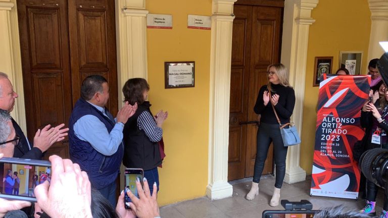 DEVELAN PLACA EN HONOR A LA PERIODISTA CULTURAL MAGALI ROMANO