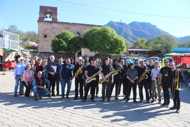 DISFRUTAN FAMILIAS DE LA BANDA DE MÚSICA DE LA UNIVERSIDAD DE SONORA