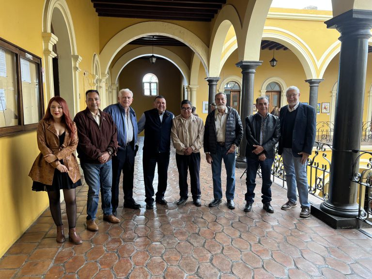 ORGANIZAN VIGÉSIMA TERCERA EXHIBICIÓN DE AUTOS CLÁSICOS Y ANTIGUOS