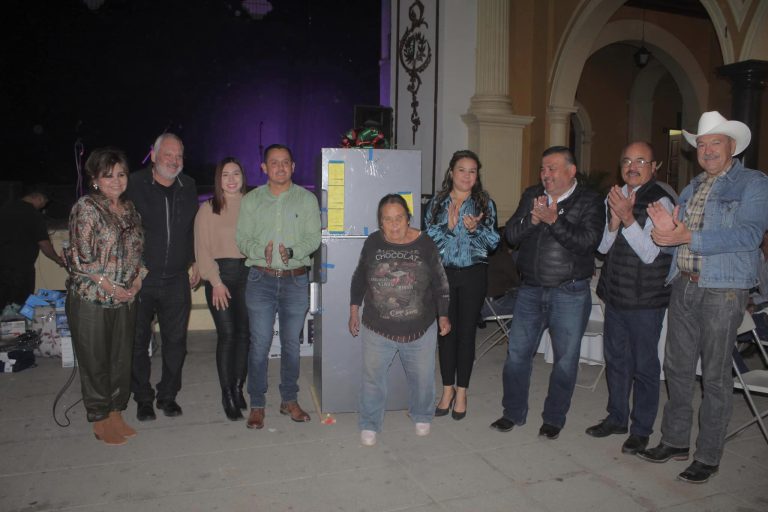 CON GRAN FESTEJO CELEBRAN A TRABAJADORES DE SERVICIOS PÚBLICOS DEL AYUNTAMIENTO DE ÁLAMOS