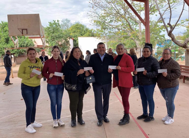 ENTREGAN RECURSO ECONÓMICO A COMITÉS DE LA COMUNIDAD DE MINAS NUEVAS
