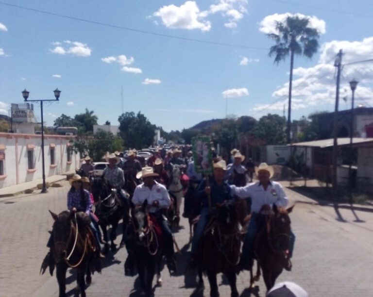 Realizan tradicional cabalgata a la comunidad de Minas Nueva