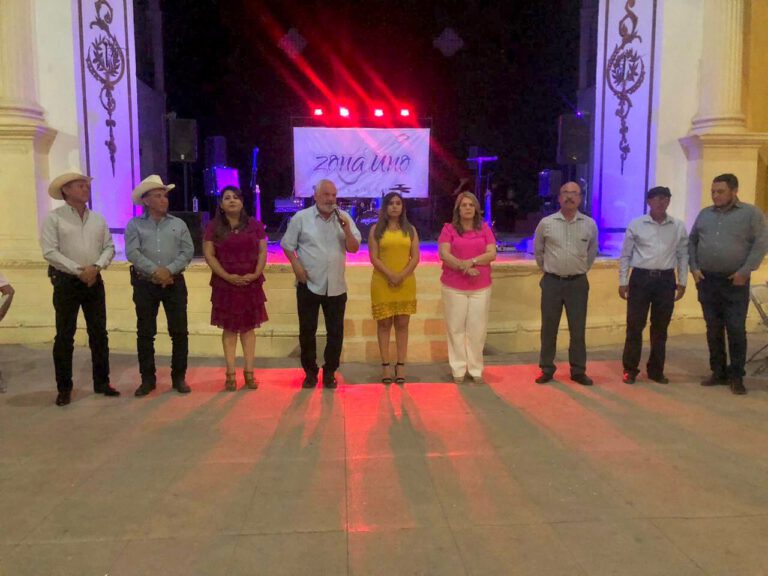 FESTEJAN CON CENA-BAILE A DOCENTES DE ÁLAMOS