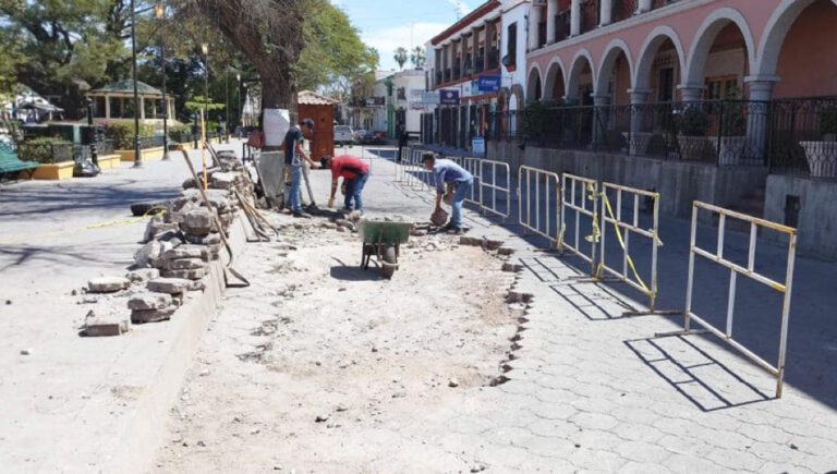 Rehabilitan calles del Centro histórico de Álamos