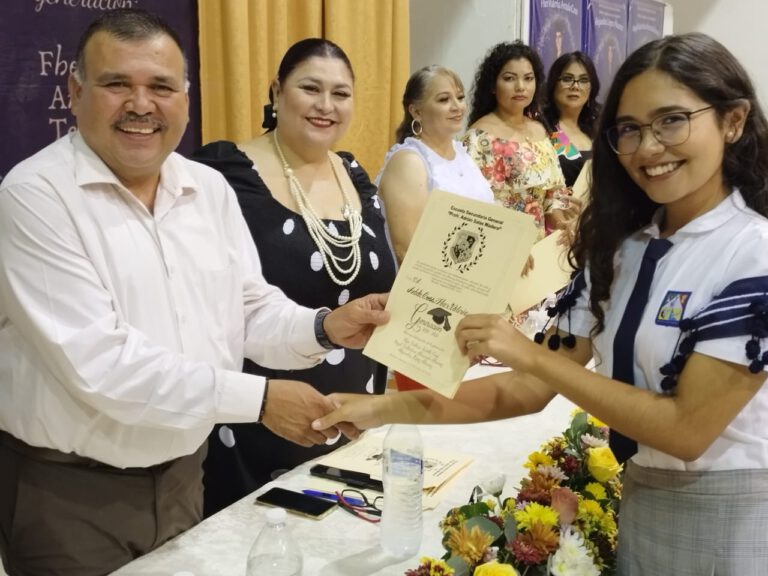 REALIZAN CEREMONIA DE GRADUACIÓN DE LA ESCUELA SECUNDARIA GENERAL PROFESOR. ADRIÁN SALAS MADERA