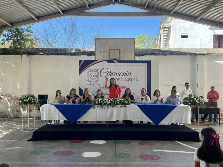 REALIZAN GRADUACIÓN DEL TURNO MATUTINO DE LA PRIMARIA BARTOLOMÉ M. SALIDO