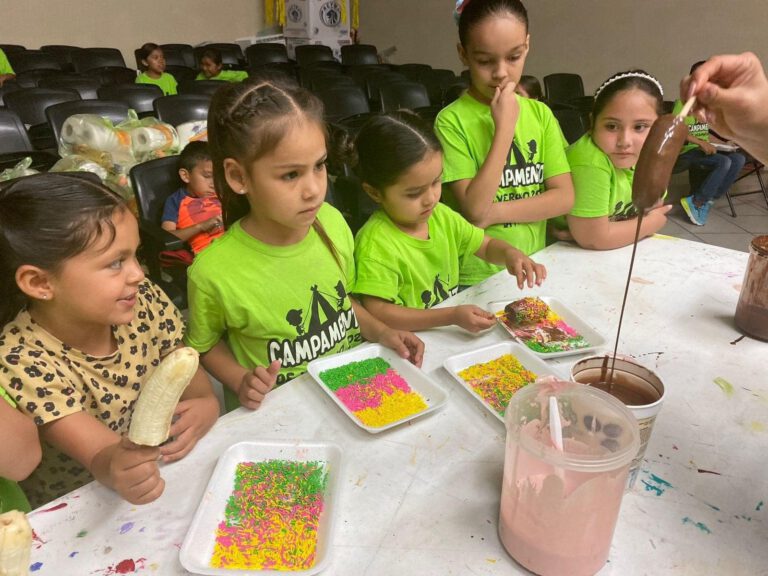 NIÑOS APRENDEN PRÁCTICAS Y HABILIDADES DE COCINA