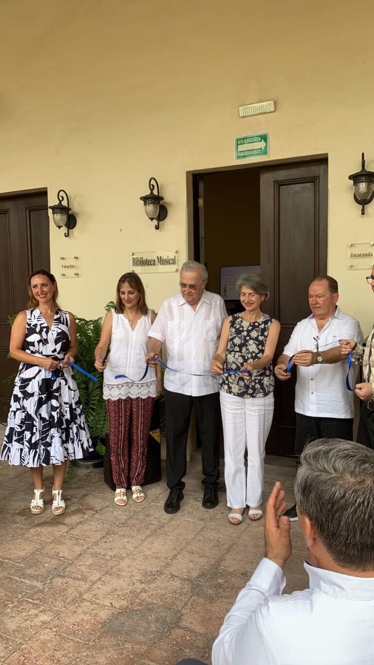 INAUGURAN BIBLIOTECA MUSICAL EN CENTRO COMUNITARIO NELITA BOURS
