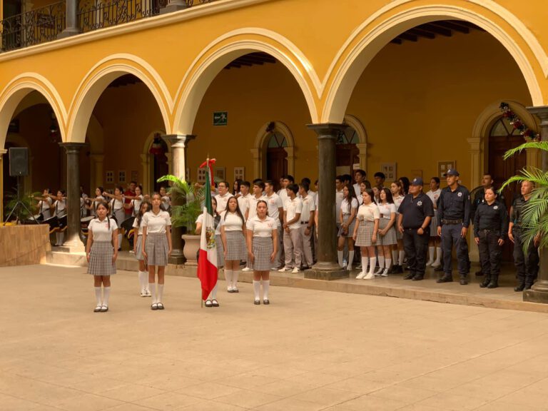 REALIZA AYUNTAMIENTO DE ÁLAMOS LUNES CÍVICO POR MOTIVO DEL MES PATRIO