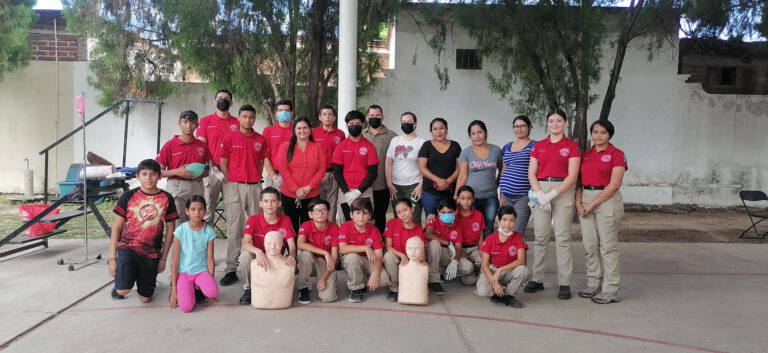 RECIBEN CAPACITACIÓN PADRES DE FAMILIA SOBRE PRIMEROS AUXILIOS