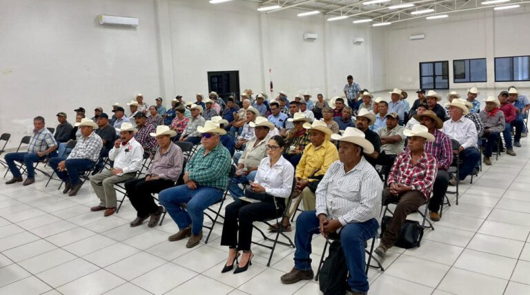 SE REÚNEN AUTORIDADES CON REPRESENTANTES DE DIFERENTES EJIDOS RURALES