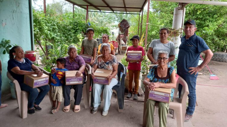 Continúa la entrega de despensas para personas de la tercera edad