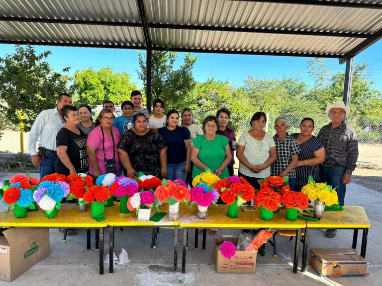 Concluye curso de elaboración de flores en comunidades rurales