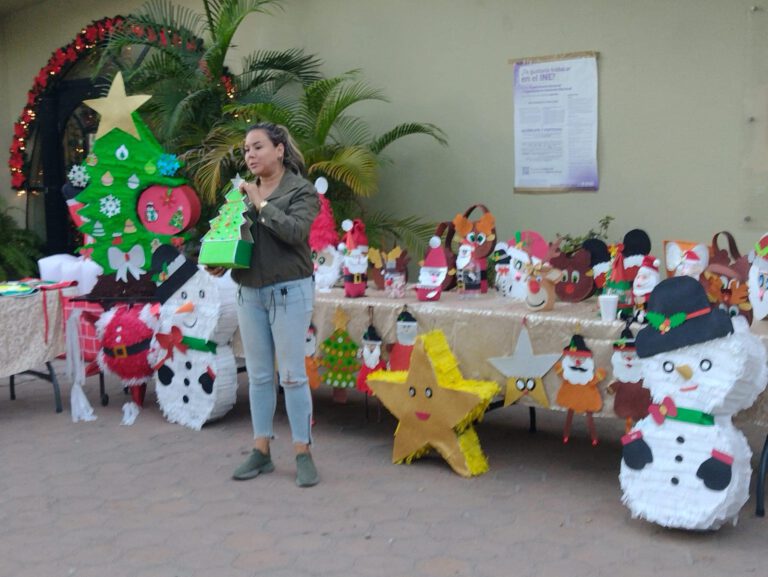 CLAUSURA PRESIDENTA DEL DIF CURSO DE MANUALIDADES NAVIDEÑAS