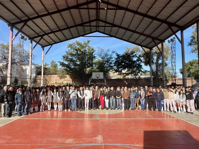 DAN LA BIENVENIDA A ALUMNOS DE COBACH CON CEREMONIA CÍVICA