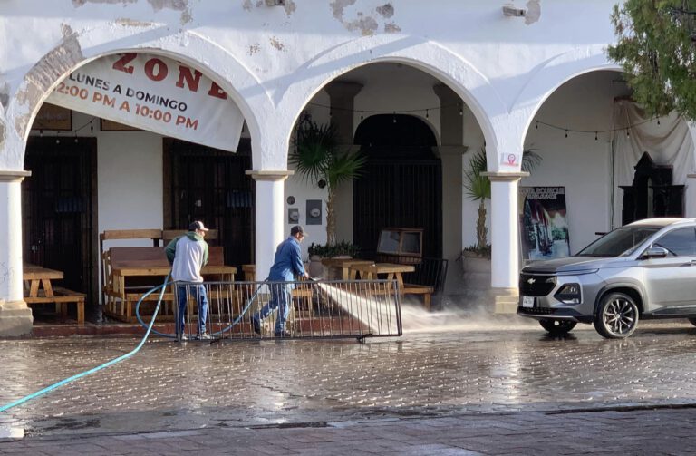 REALIZAN EN ÁLAMOS LAVADO DE CALLES COMO MEDIDA DE DESINFECCIÓN