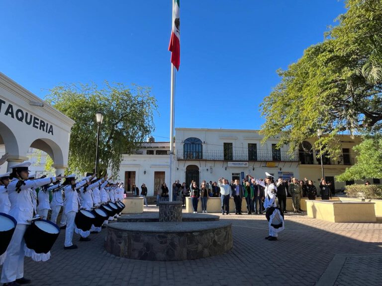 ENCABEZA ALCALDE VÍCTOR BALDERRAMA CEREMONIA CÍVICA POR 107 ANIVERSARIO DE LA CONSTITUCIÓN POLÍTICA MEXICANA