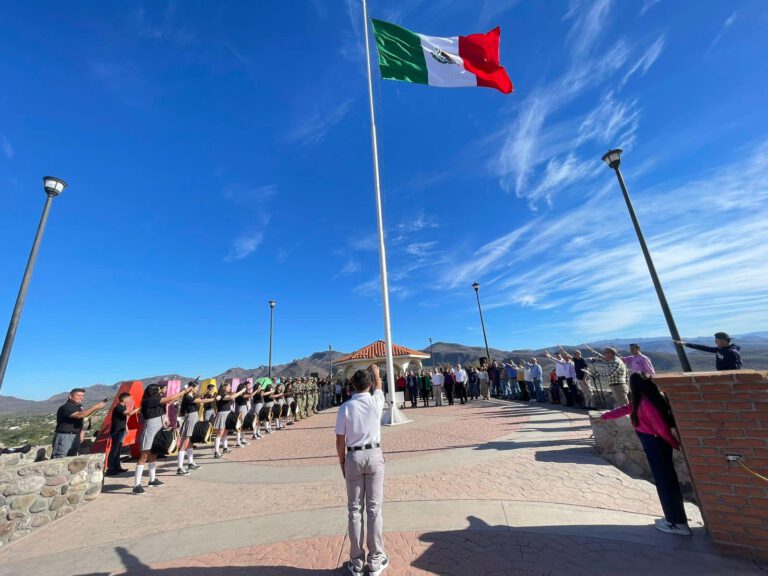 SE RINDEN HONORES EN ÁLAMOS POR MOTIVO DEL 90 ANIVERSARIO DE LA BANDERA MEXICANA