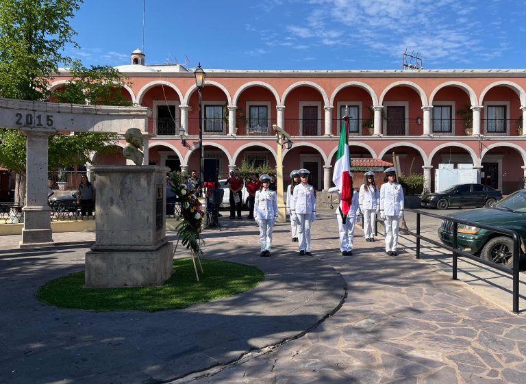 ENCABEZA ALCALDE VÍCTOR BALDERRAMA CEREMONIA CÍVICA POR NATALICIO DE ANTONIO ROSALES