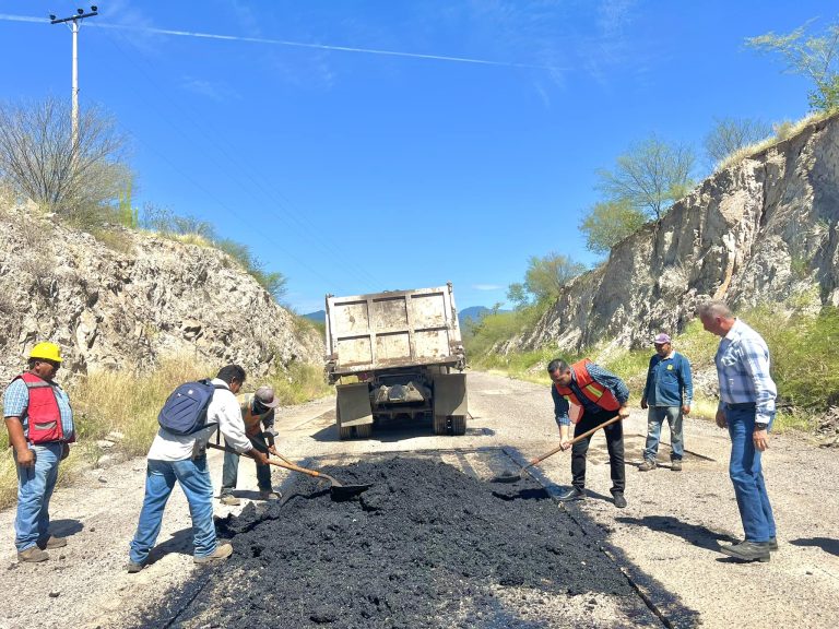 INICIA PROGRAMA DE BACHEO EN LA CARRETERA SAN BERNRDO – ÁLAMOS “A DARLE DURO A LOS BACHES”