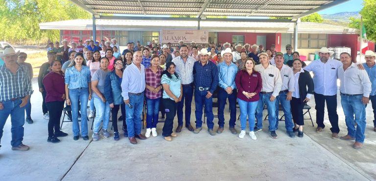 SE ENTREGAN APOYOS PARA HUERTOS EN LAS COMUNIDADES DE COCHIBAMPO Y LOS CAMOTES