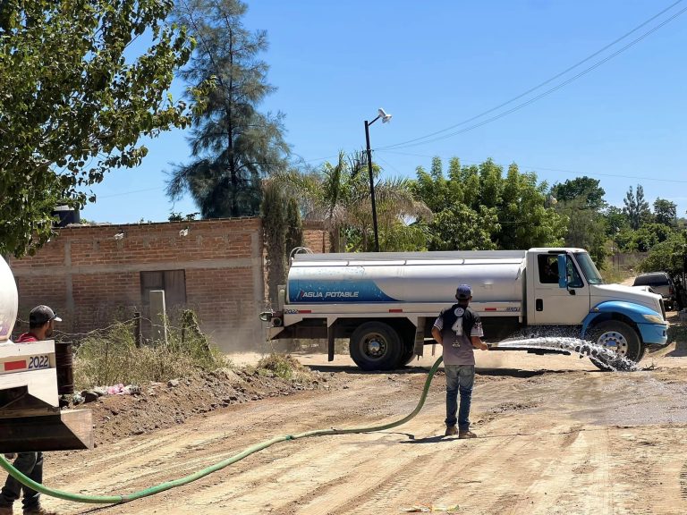 CONTINÚA H. AYUNTAMIENTO DE ÁLAMOS CAMPAÑAS DE REPARACIÓN DE CAMINOS EN COLONIAS Y COMUNIDADES