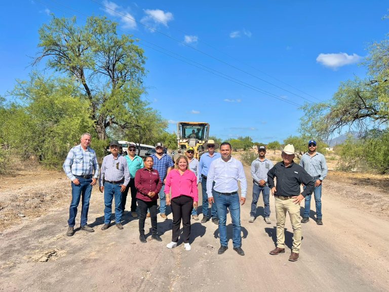 INICIA H. AYUNTAMIENTO DE ÁLAMOS CAMPAÑAS DE ARREGLO DE CAMINOS PARA LAS COMUNIDADES