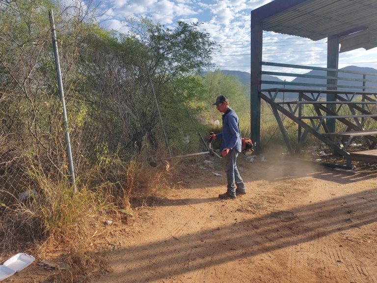 EL H. AYUNTAMIENTO DE ÁLAMOS REFUERZA LIMPIEZA EN ESPACIOS DEPORTIVOS DE MINAS NUEVAS Y ÁREAS CERCANAS A SEGURIDAD PÚBLICA