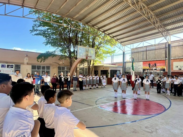 HONORES A LA BANDERA EN LA ESCUELA SECUNDARIA “PAULITA VERJAN” #15 CON PRESENCIA DEL H. AYUNTAMIENTO