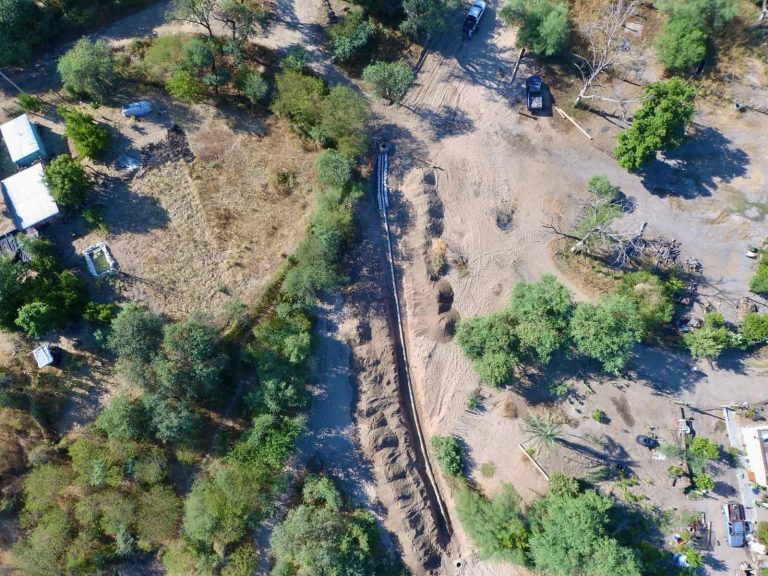 AVANZAN TRABAJOS DE CAMBIO DE TUBERÍA EN LOS TANQUES Y ARREGLO DE DRENAJE EN COBACH ÁLAMOS