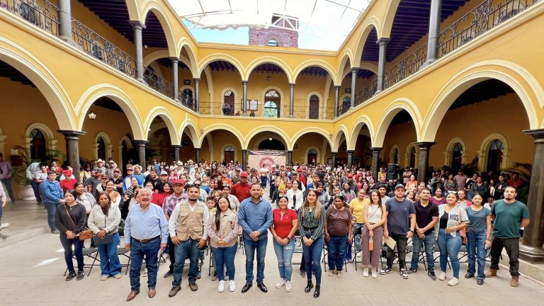 JÓVENES DE ÁLAMOS SE REÚNEN EN BÚSQUEDA DE NUEVAS OPORTUNIDADES LABORALES