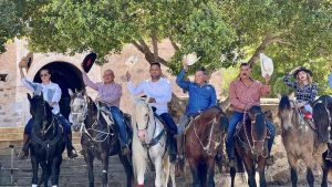 REALIZAN CABALGATA JINETES DE ÁLAMOS Y SUS COMUNIDADES EN HONOR A LA VIRGEN DE BALVANERA