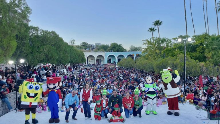 DISFRUTAN NIÑAS y NIÑOS DE ÁLAMOS DE LA TRADICIONAL POSADA NAVIDEÑA