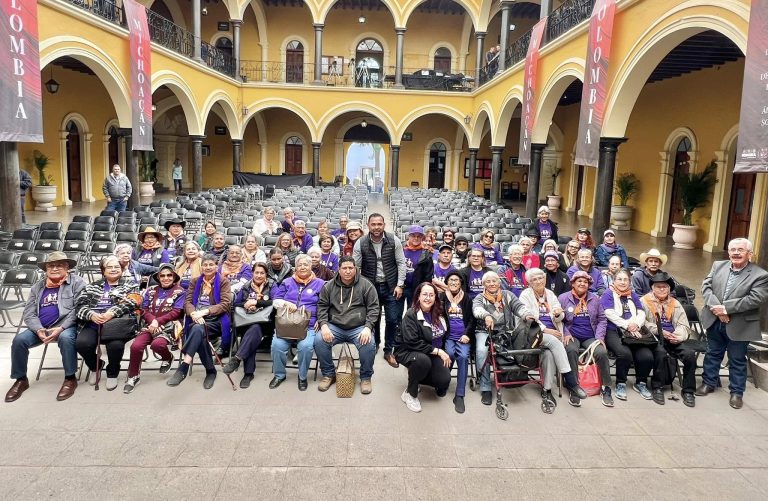 ADULTOS MAYORES DE LA FUNDACIÓN “CASA JULIA” VISITAN AL PRESIDENTE MUNICIPAL