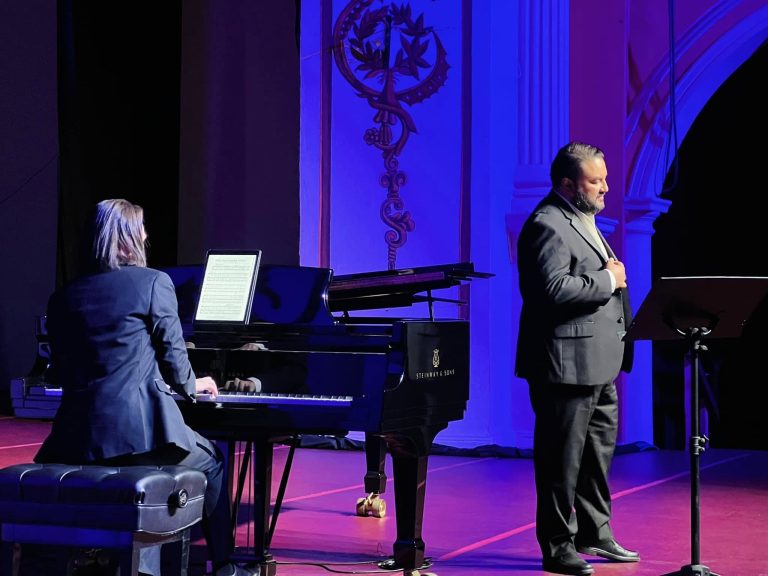 NOCHE DE GALA CON LA VOZ DE MARIO CHANG