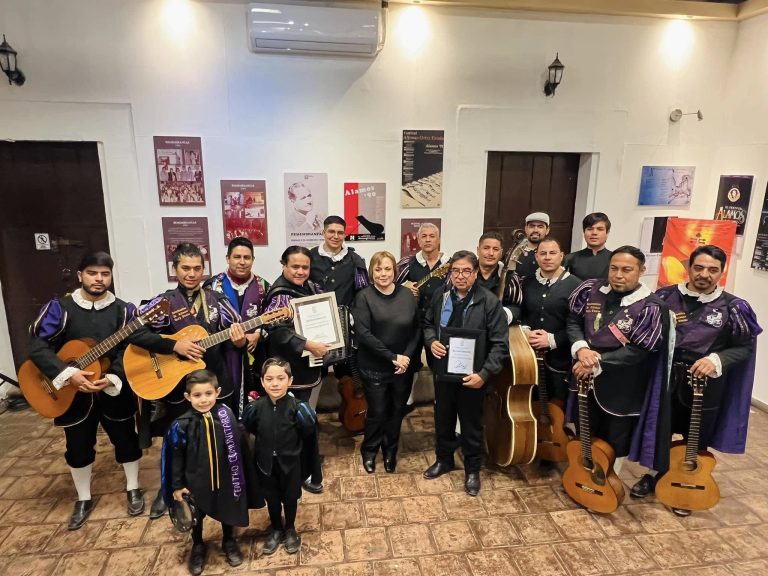 RECONOCEN A FUNDADORES DEL FESTIVAL “ALFONSO ORTIZ TIRADO”