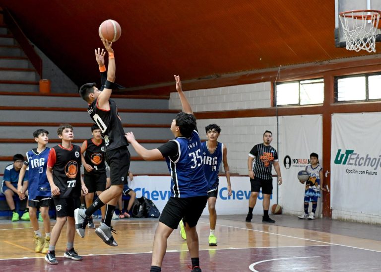 TRIUNFO DE JÓVENES ALAMENSES